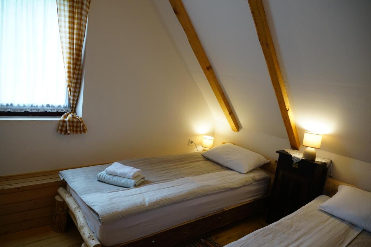 Plitvice Cottage Iggy พลิตวิชกา เยเซรา ภายนอก รูปภาพ