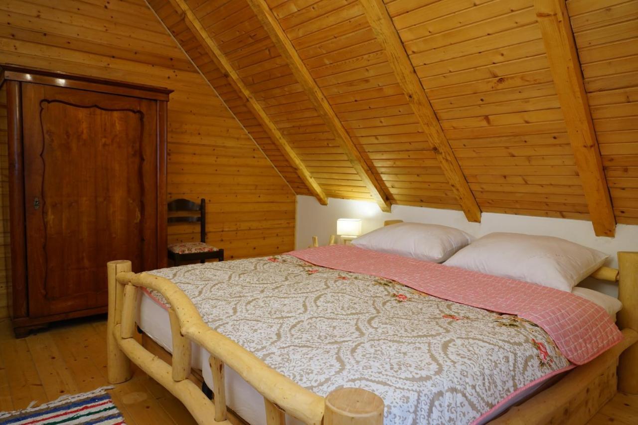 Plitvice Cottage Iggy พลิตวิชกา เยเซรา ภายนอก รูปภาพ